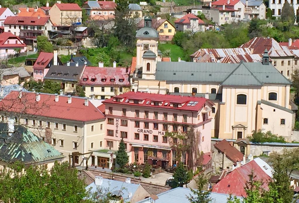 ホテル&ペンジオン グランド マテイ Banská Štiavnica エクステリア 写真