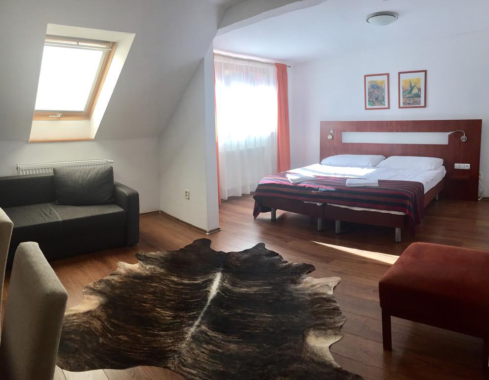 ホテル&ペンジオン グランド マテイ Banská Štiavnica エクステリア 写真
